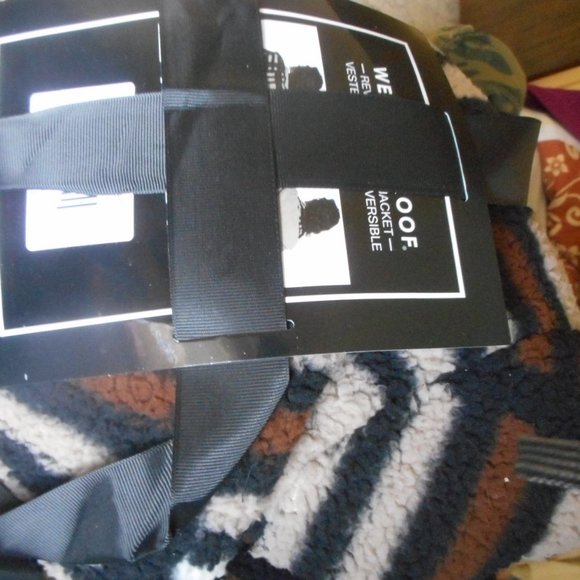 New fleece jacket with hood no buttons - Picture 2 of 6